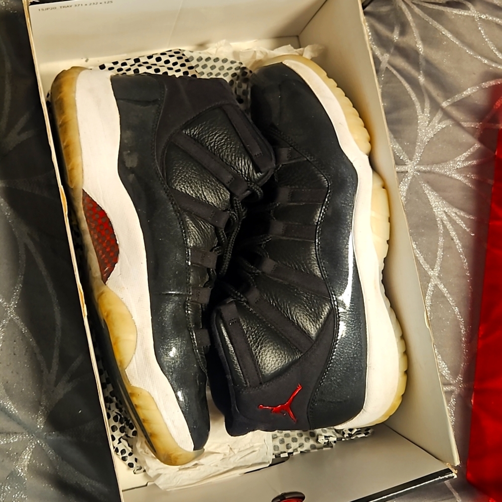 JORDAN RETRO 11